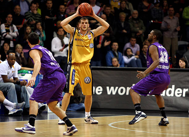 记者：阿莫林给年仅14岁的JJ-加布里埃尔随一线队训练的机会